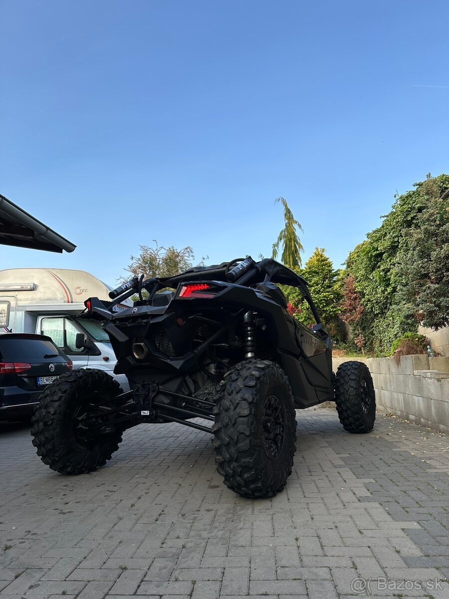CAN-AM MAVERICK X3 Turbo RS