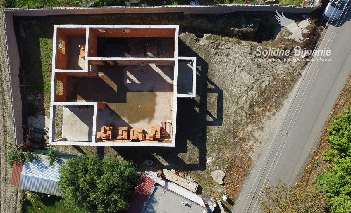 Rozostavaný 4-izbový rodinný dom v Tomášikove - 3