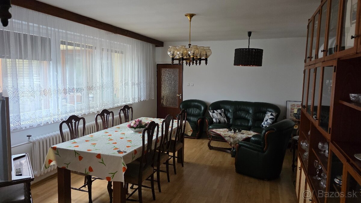 Priestranný rodinný dom s garážou, Senica - 3