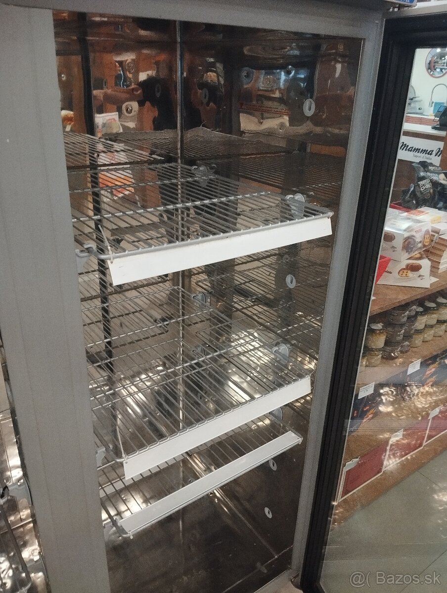 Profesionálna vitrínová mraznička 1400lt - 3