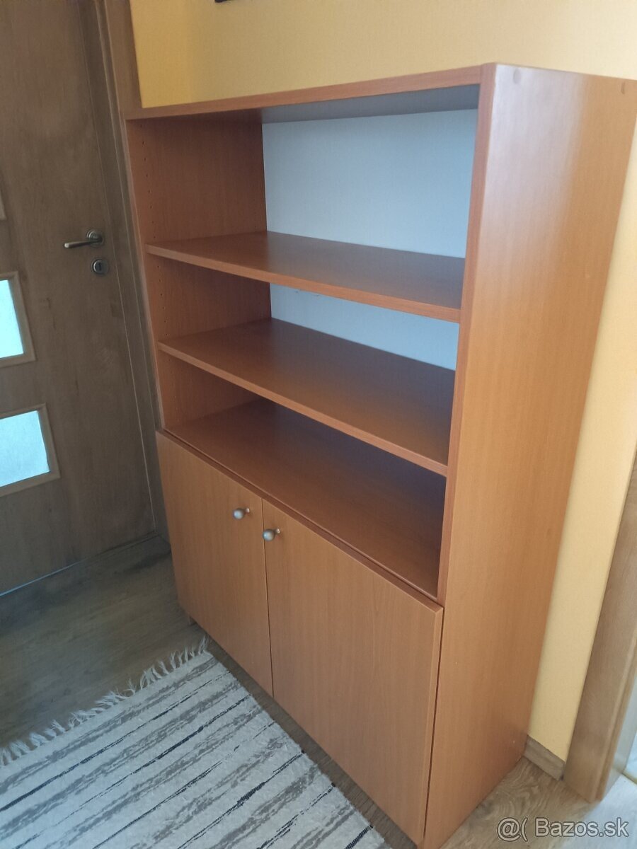 Polica- knižnica - študentská izba - 3