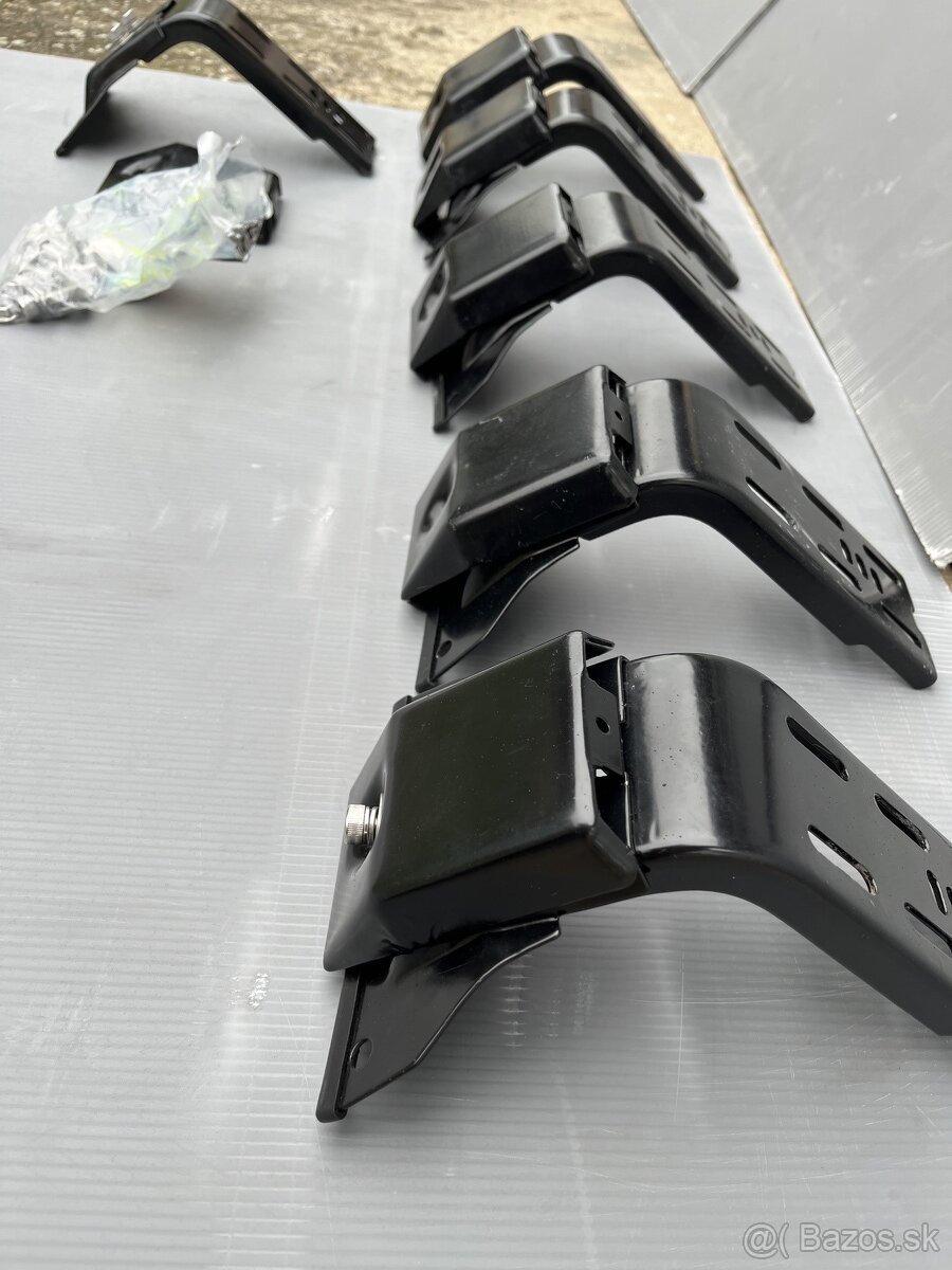 Držiak, upevnenie strešných nosičov