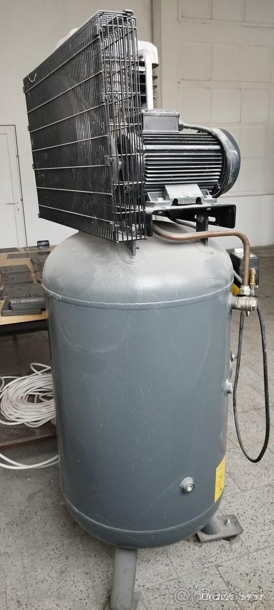 Pístový kompresor Schneider UniMaster ST (8762) - 3