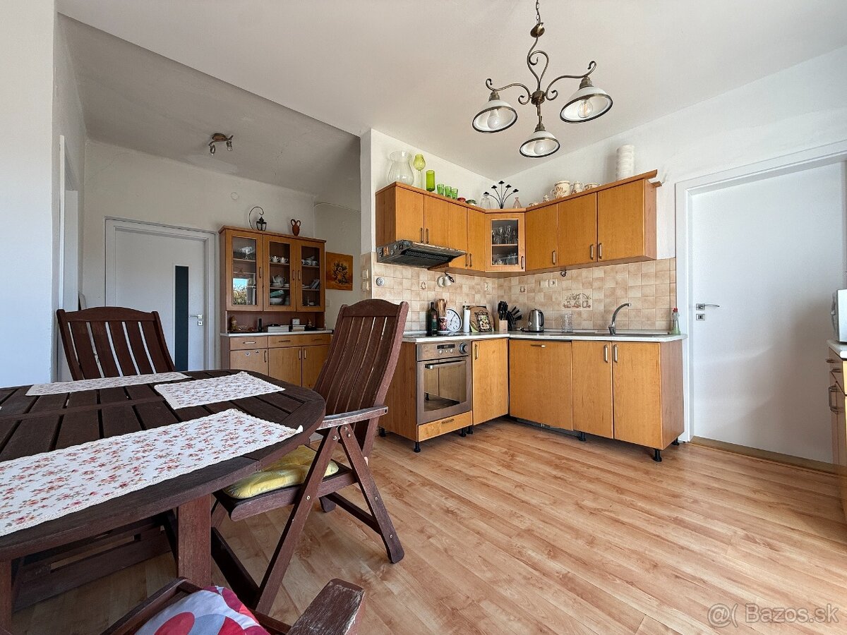 PREDAJ - RODINNÝ DOM - ZLATÉ MORAVCE - 3