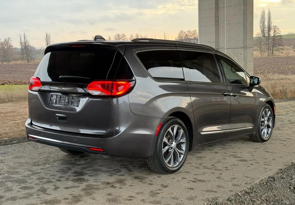 Chrysler Pacifica - 3