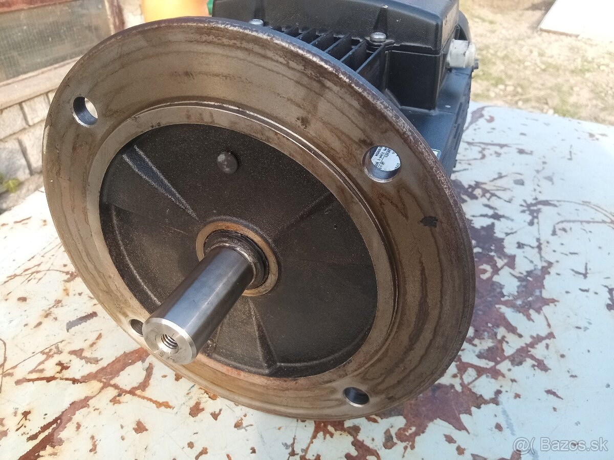 Elektromotor 2,2kW , 1450ot. prírubový - 3