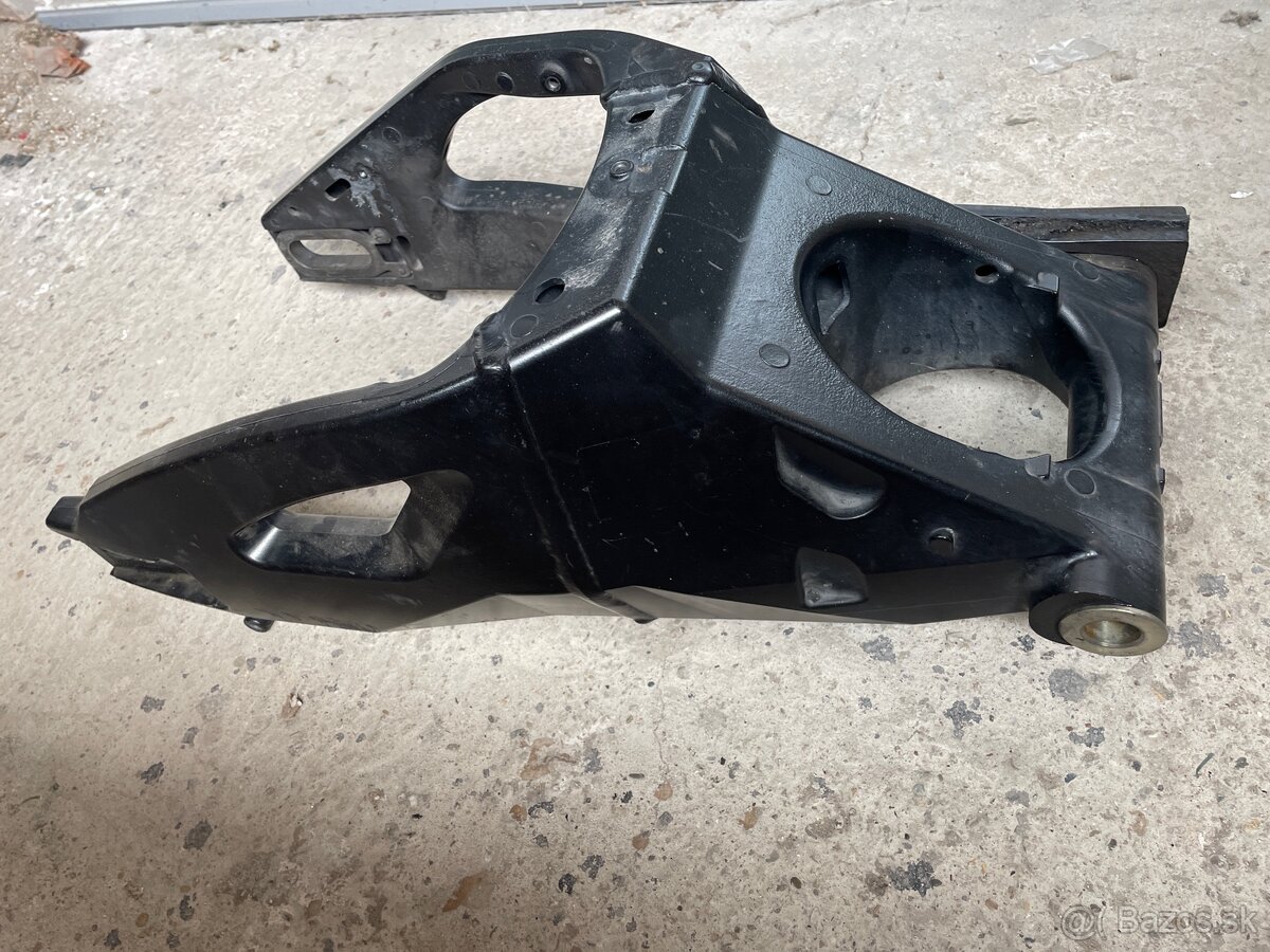 Zadná kyvná vidlica GSX-R 1000 K7 K8 - 3