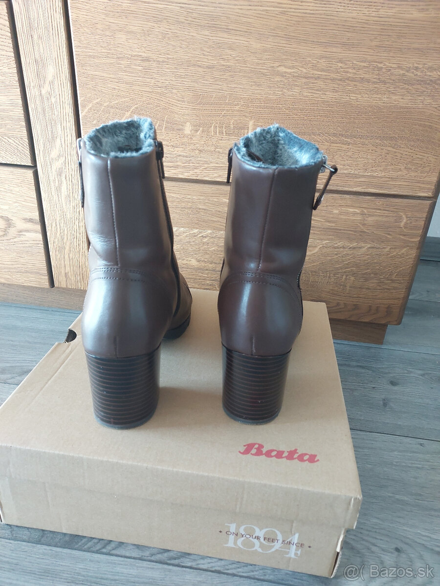 Dámske kožené čižmy značky Baťa - 3