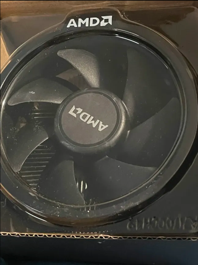 Predám orginál chladič na AMD RYZEN 5 5600x - 3