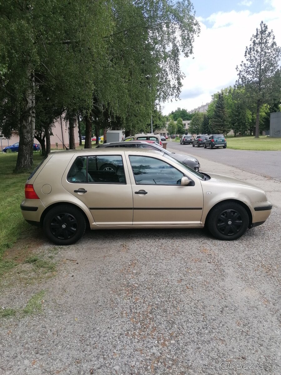 Predám Golf 4 1.6 benzín 77KW 2001 - 3