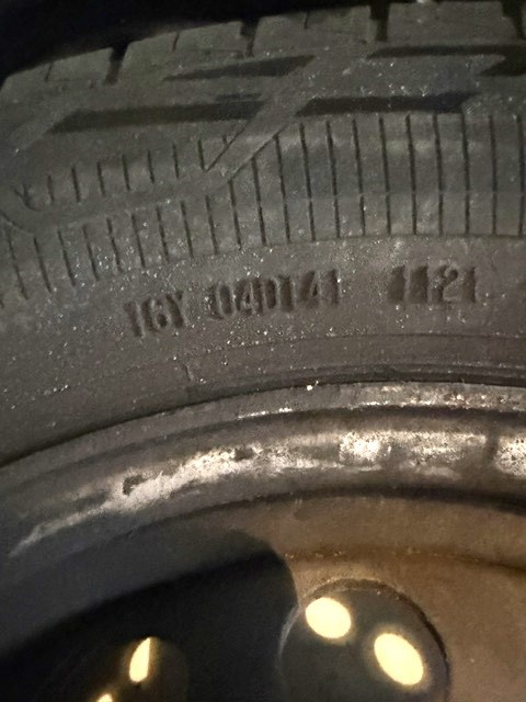 Continental 215/65 R16 C Plechové disky - 3