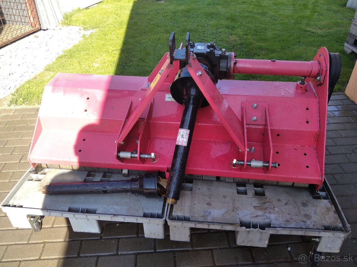 Predám malotraktor 4x4 s príslušenstvom - 3