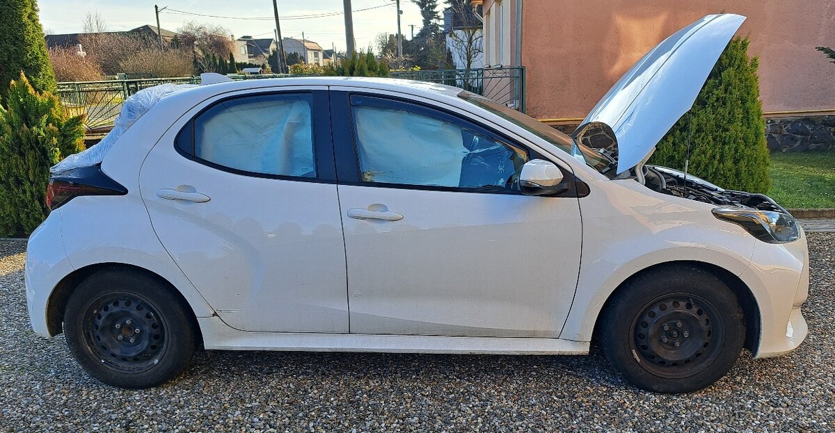 Predám Toyotu Yaris 1.5 Hybrid, na náhr. diely - 3