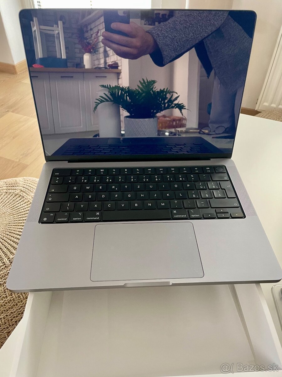 MacBook Pro 14" CTO M1 Pro 10C CPU 16C GPU 16GB 512GB - 3