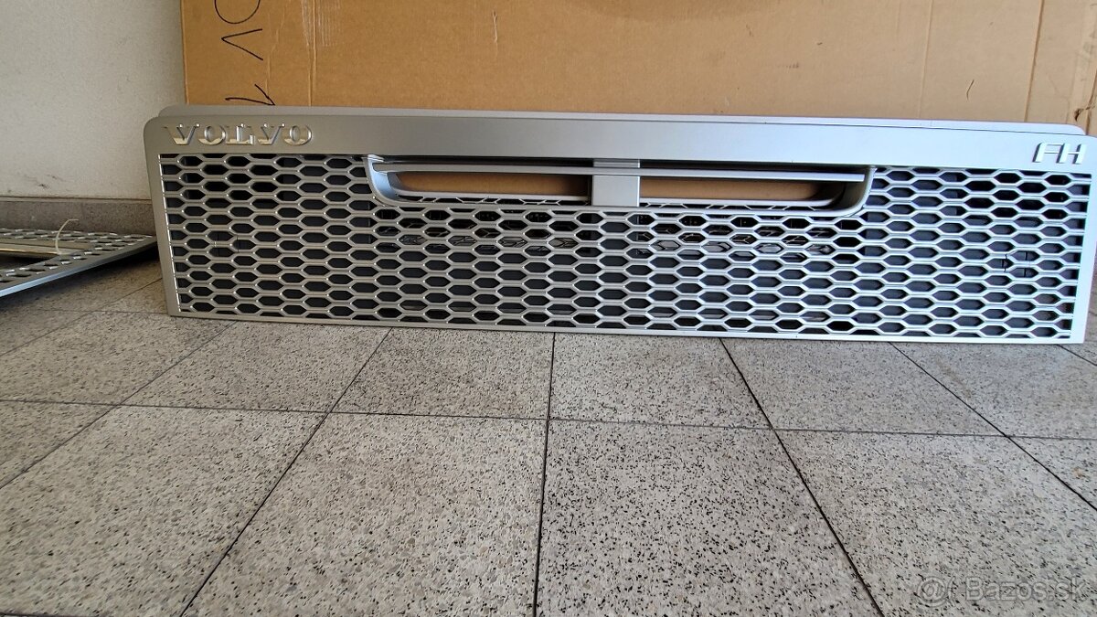 VOLVO FH4 dvere mierne poskodené, masky.. - 3