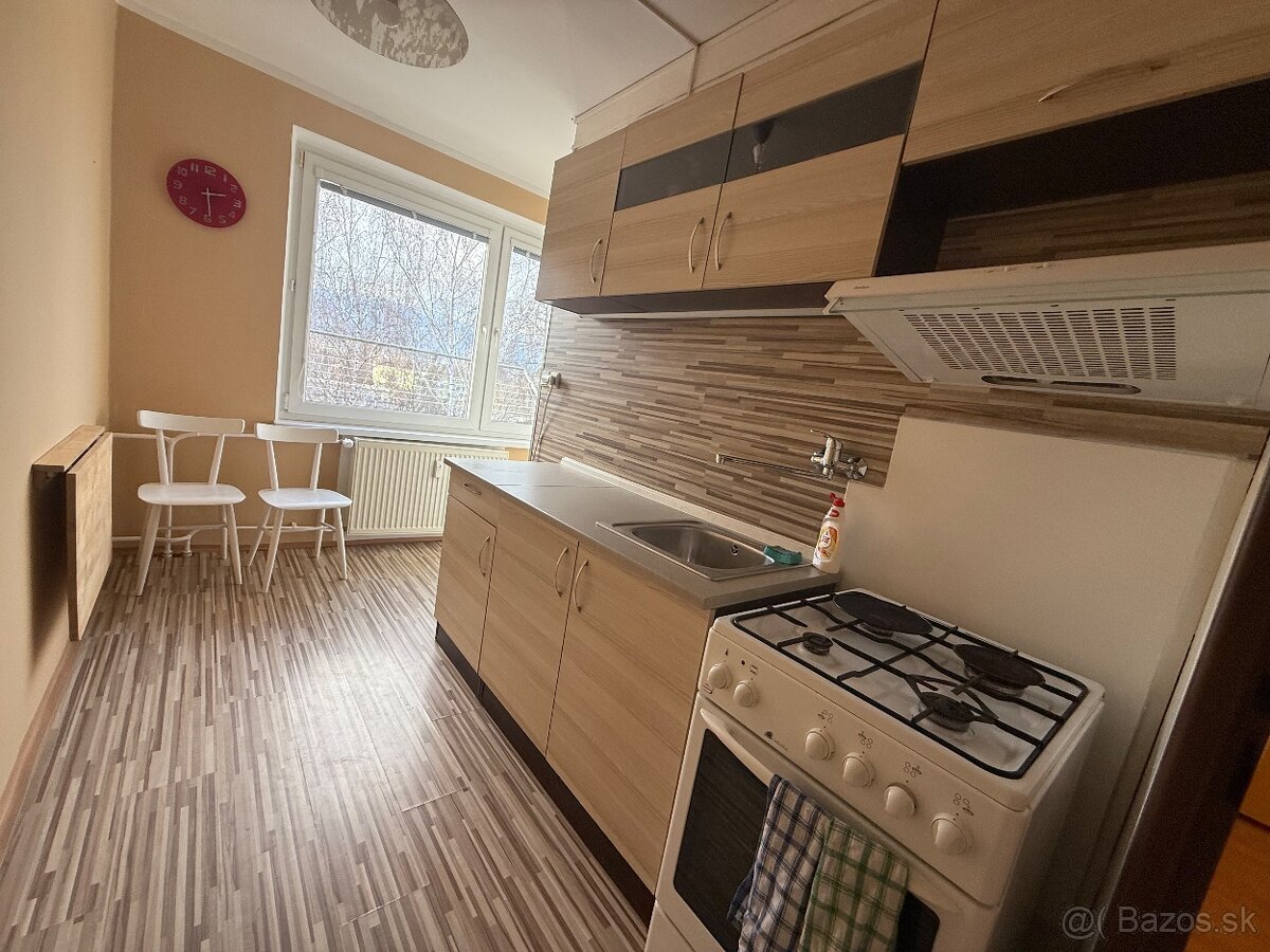 Prenájom 1.izbového bytu na Severe - 3