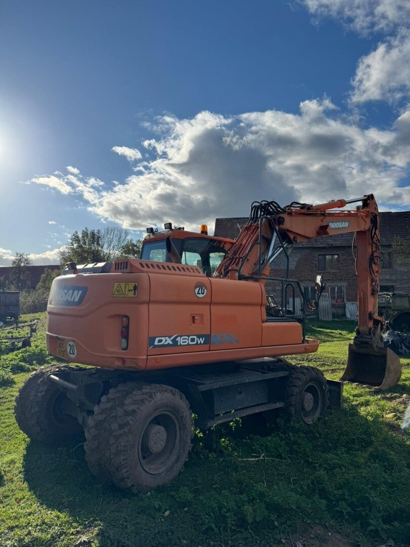Kolový bagr / rypadlo Doosan DX 160 W - 3, SPZ - 3