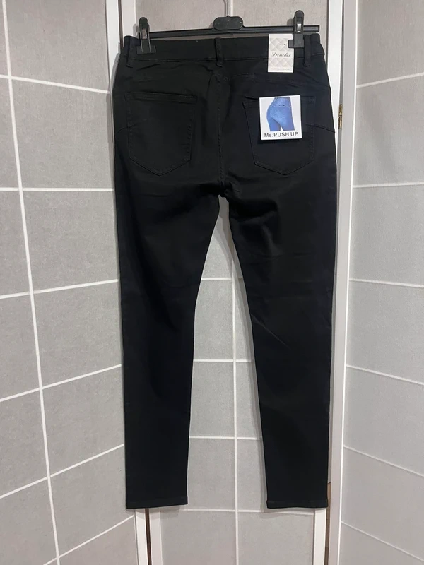 Dámske čierne push up džínsy - 3