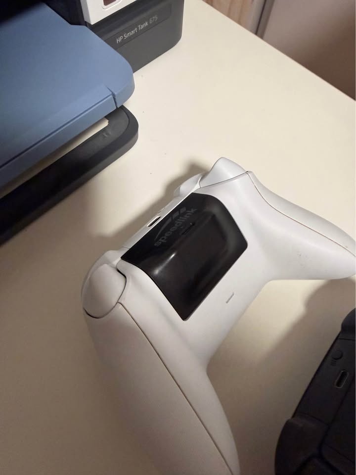 Predám ovladace na Xbox - 3