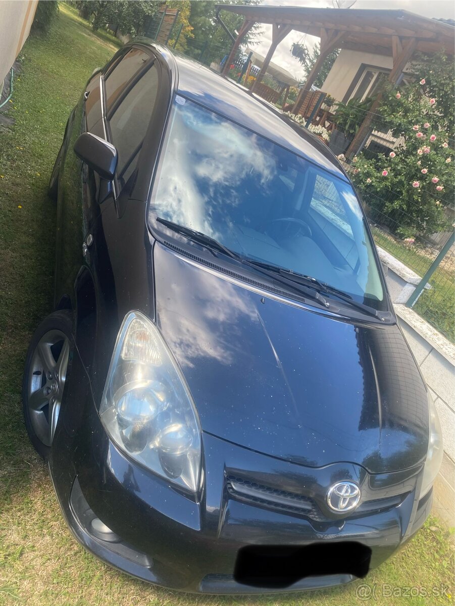 Toyota Corolla Verso - 3