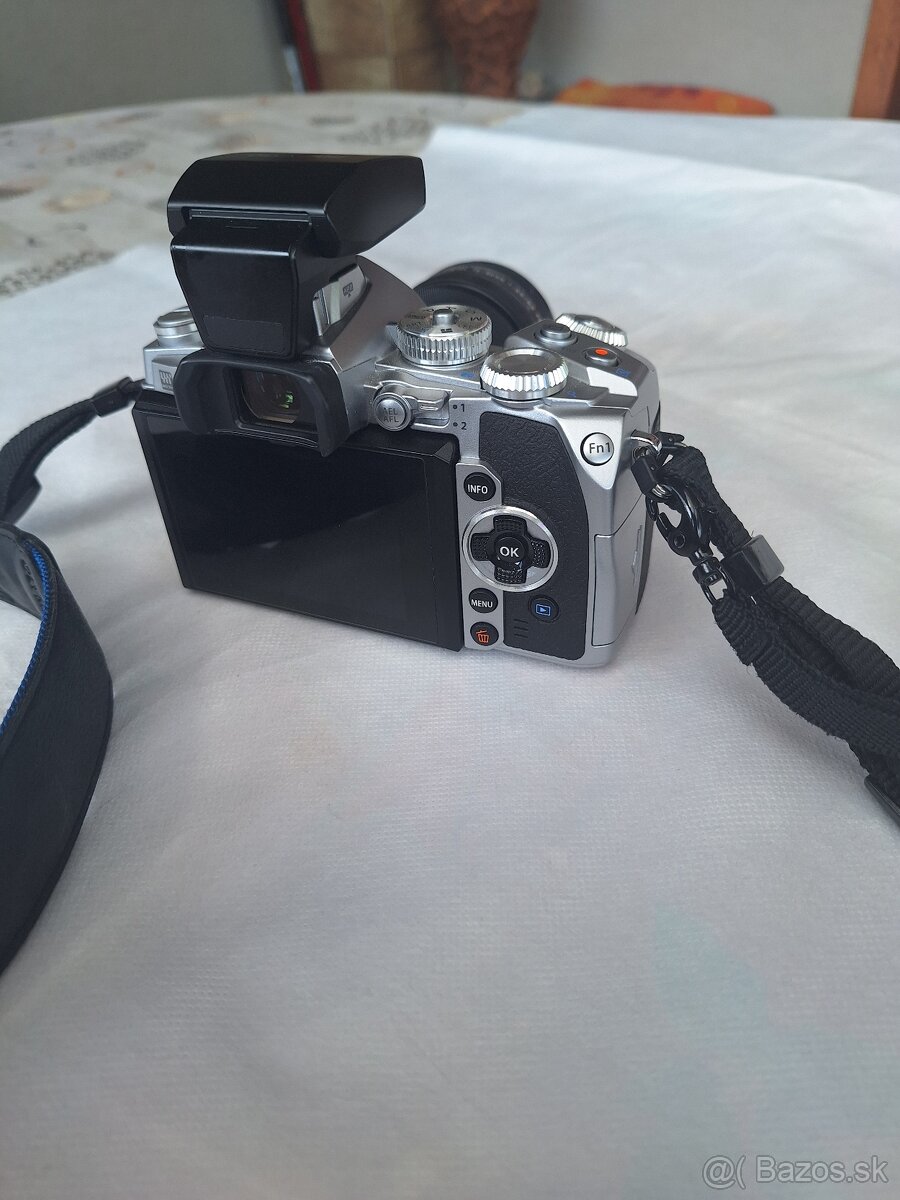 OLYMPUS OM-D E-M1 + príslušenstvo - 3