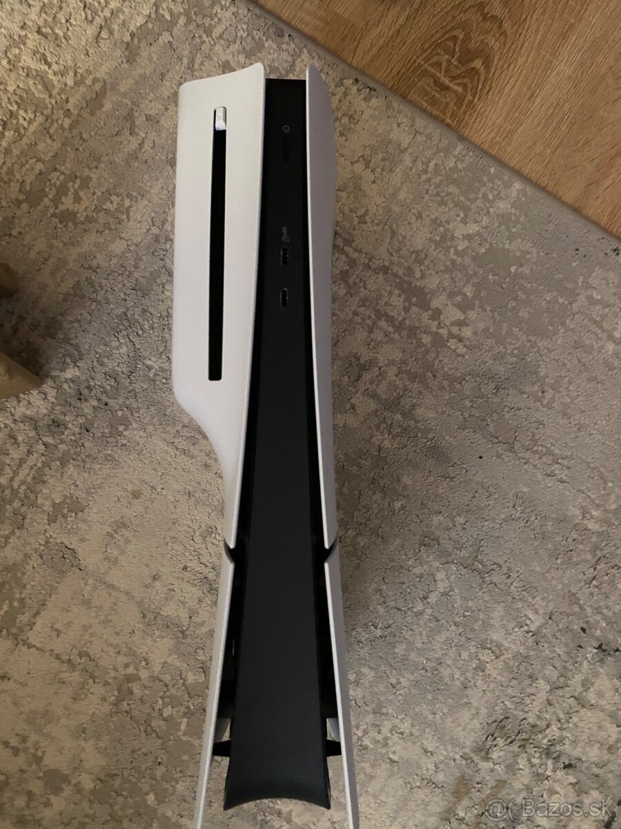 Predám místo nové len rozbalené PS5 E-chase 1TB - 3