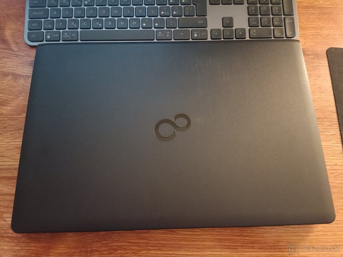 Fujitsu Lifebook A557 - 3