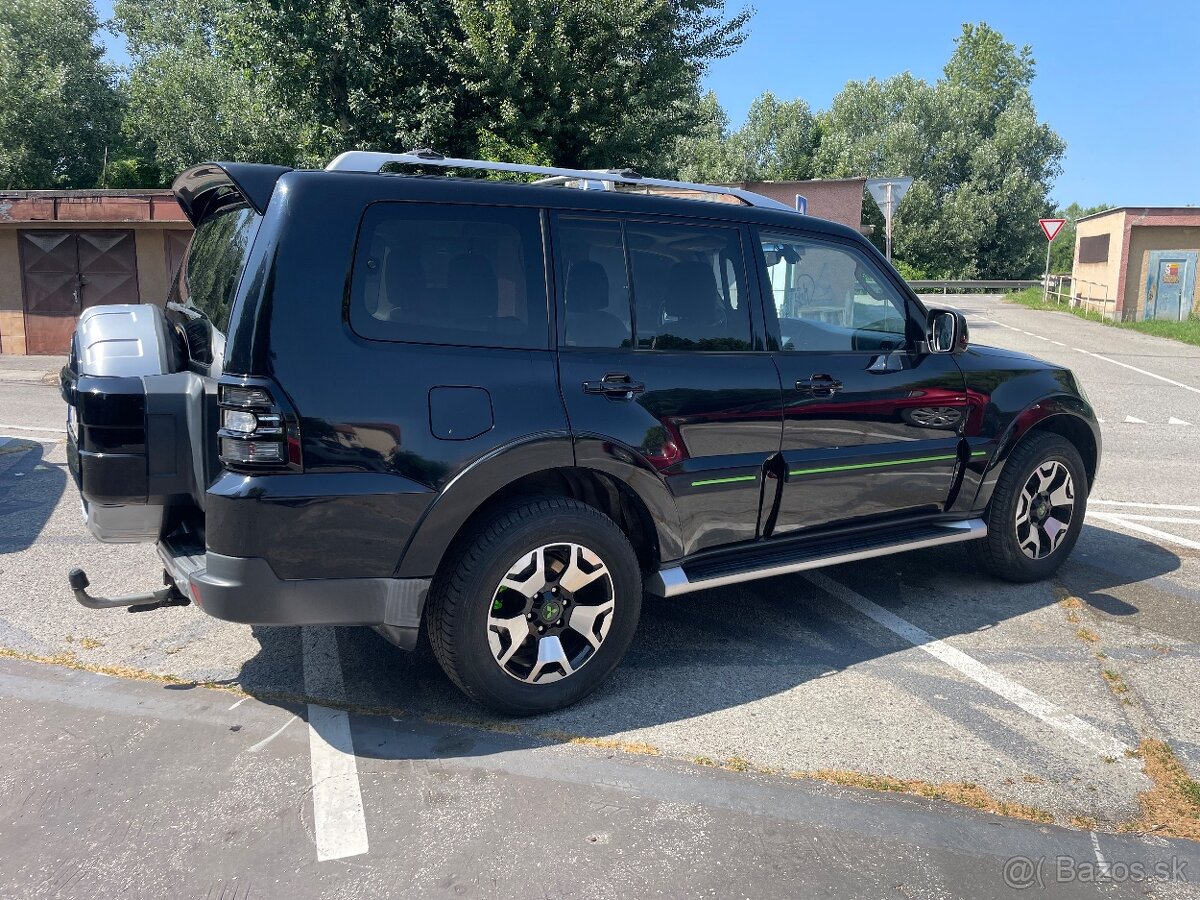 Mitsubishi Pajero 3,2 DiD 7 miestne