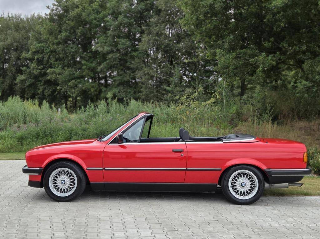 BMW 3-série Cabrio 320i (E30) z roku 1990 - 3