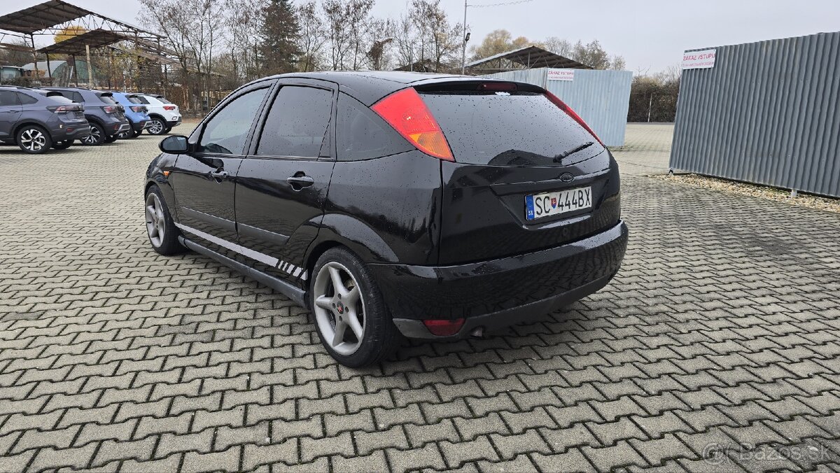 Ford Focus Ghia 2.0i - 3
