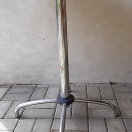 Okrúhly stôl s nerezovou podnožou - 3