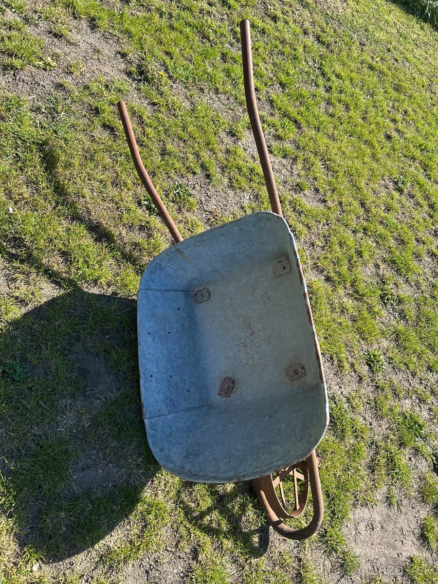 Starý plechový fúrik - táčka - 3