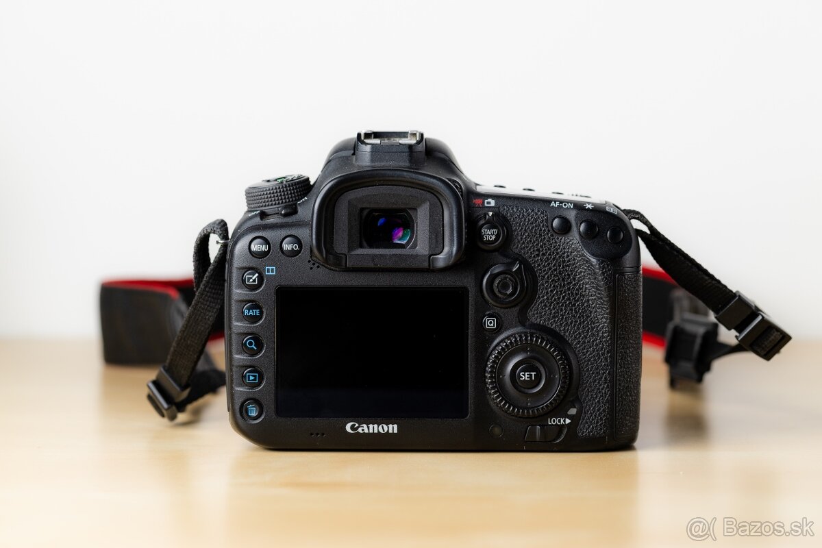 Canon EOS 7D Mark II + Grip - 3