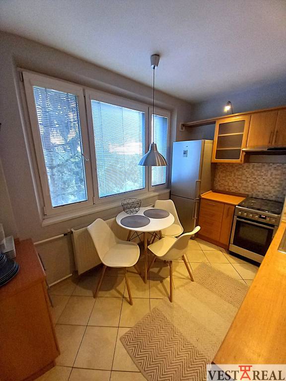 Rezervované: 3 izbový byt s balkónom Trnava- Nerudova - 3