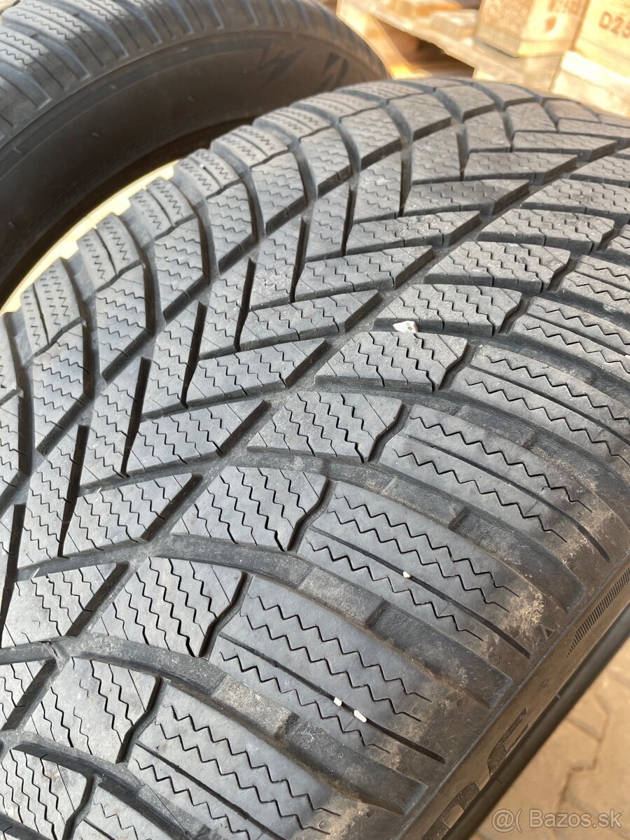 285/45 R21 - 3
