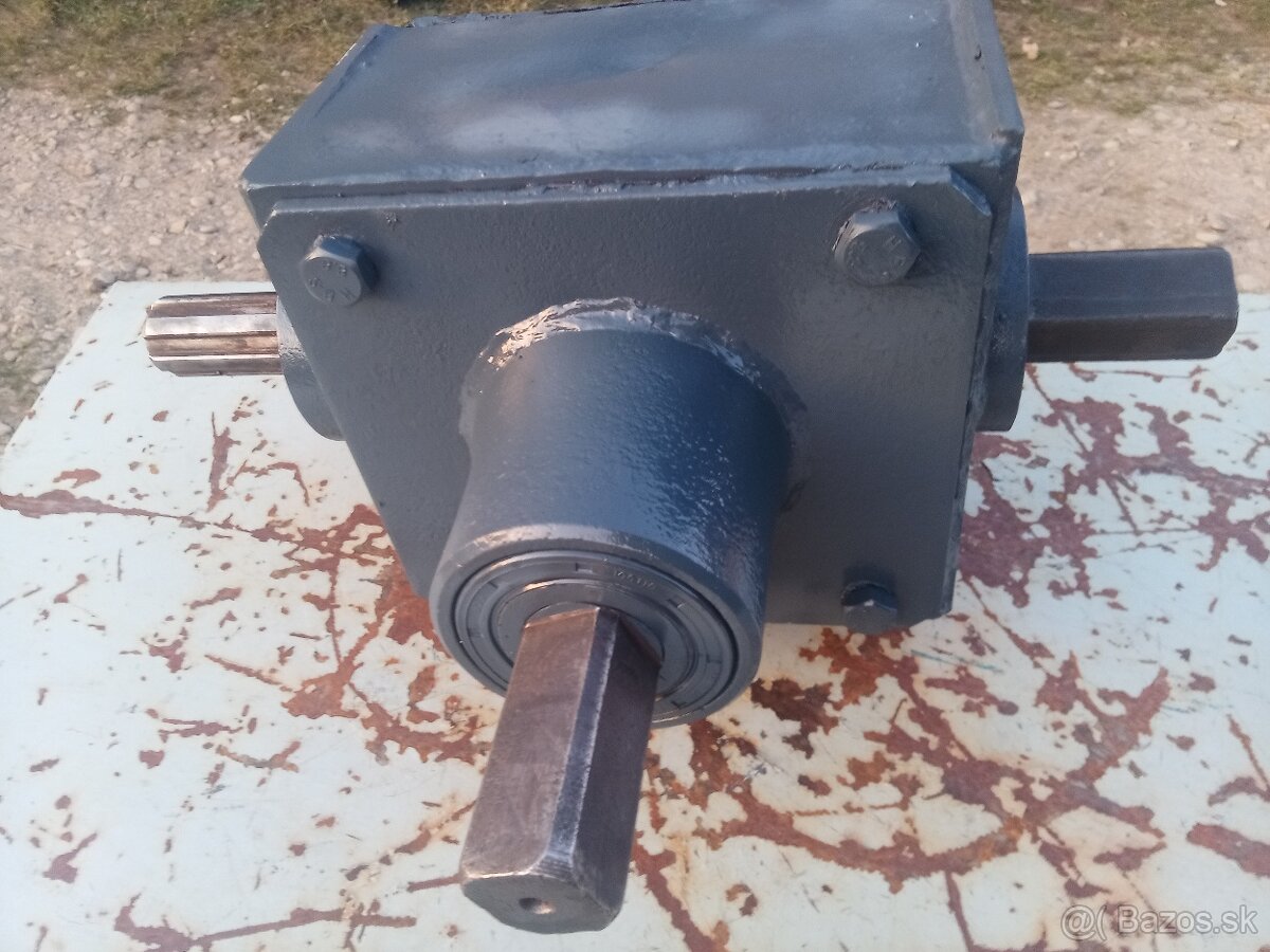 Uhlová prevodovka rozmetadlo RU5 - 3