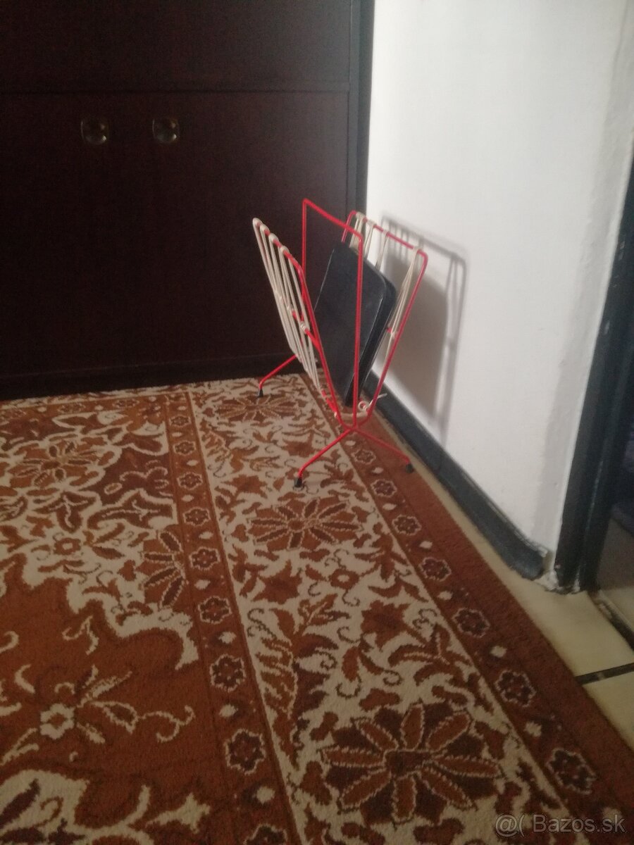 Stojan na noviny - 3