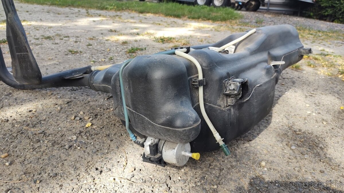 FABIA 2 Palivová nádrž - 3