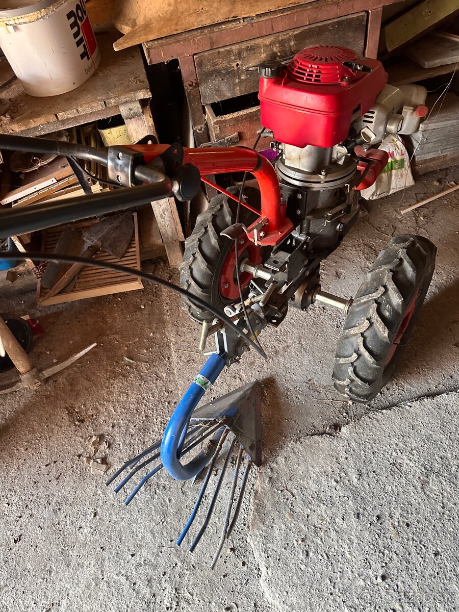 Predám traktor Honda gcv160 - 3