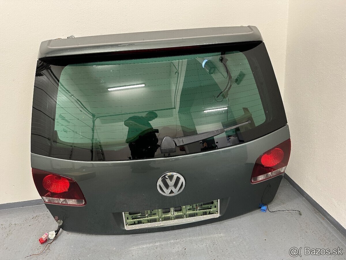 VW Touareg zadná část - 3