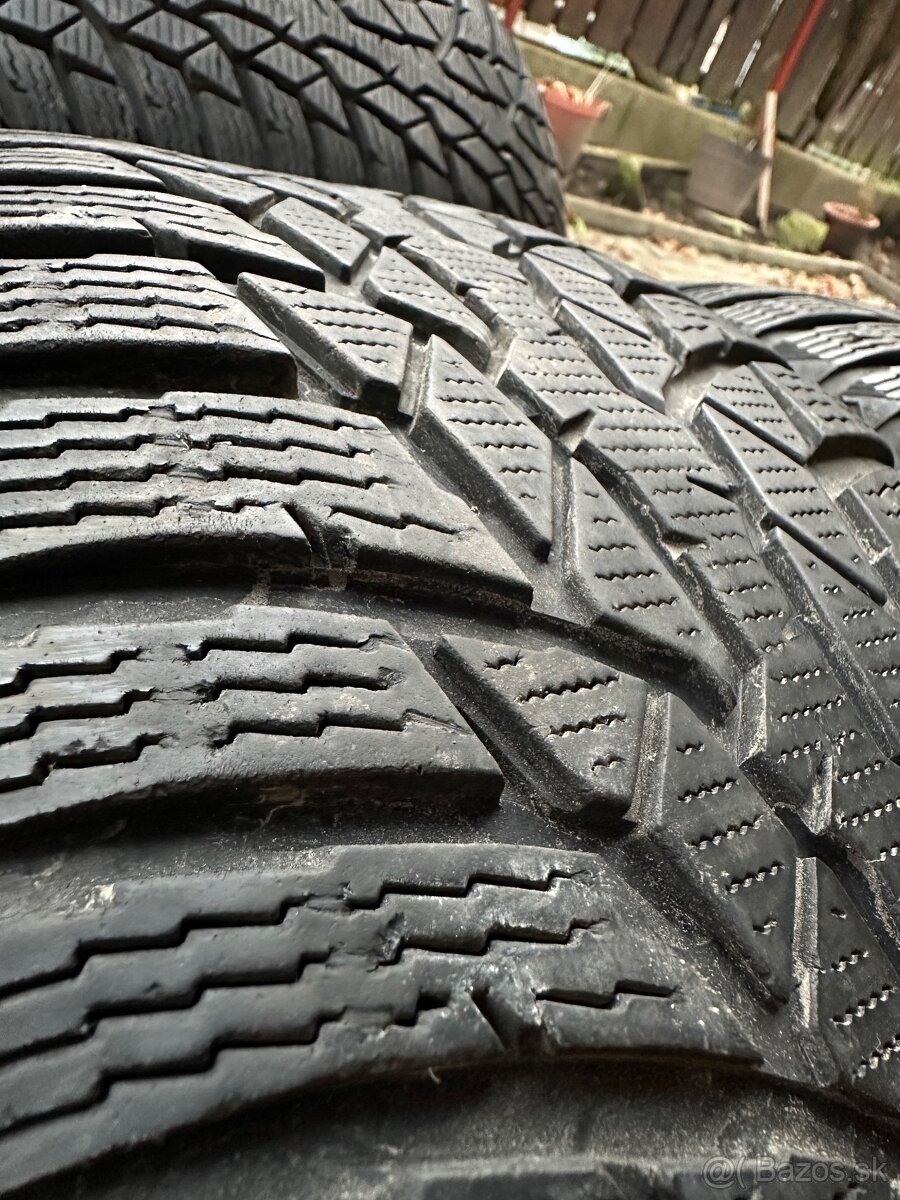 Nokian 215/55 R17 98H zimné - 3