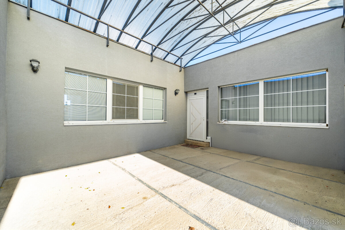 Átriový dom , Veľké Kapušany - 3