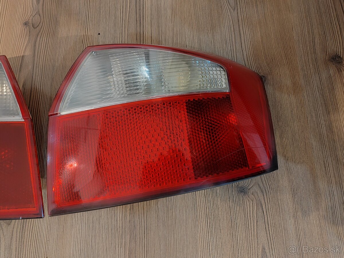 Audi A4 B6 sedan zadné svetlá - 3
