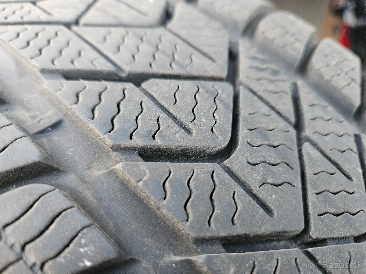 Zimne Pirelli Sottozero 3 235/55 R18 - 3