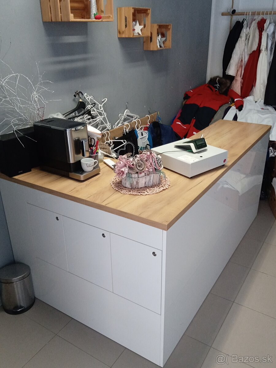 Predám veľký predajný pult. - 3