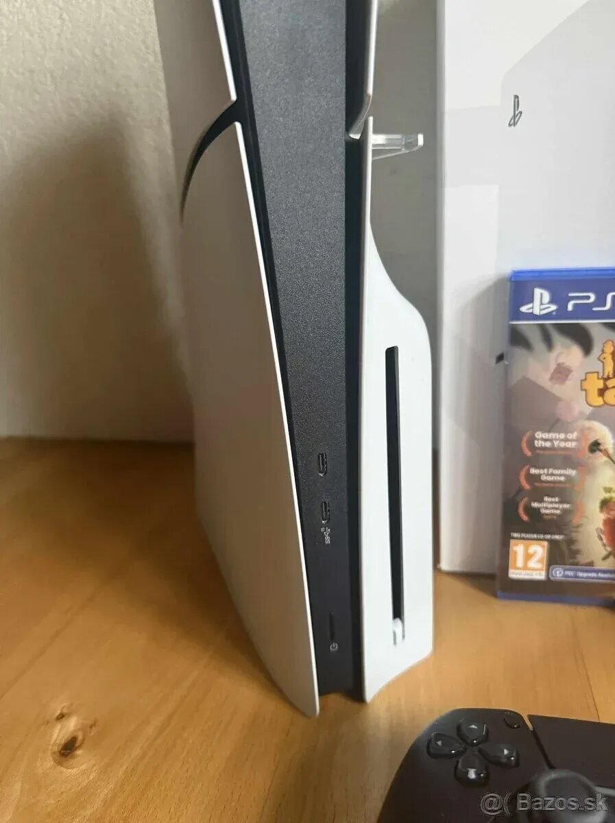 PlayStation 5 Slim + 2 ovládače + 5 hry - 3