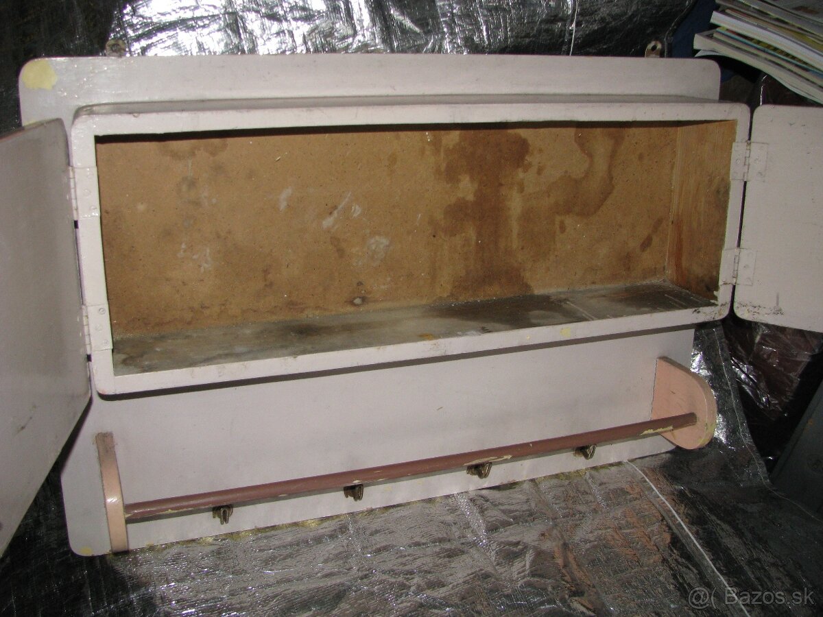 starožitná skřínka,police - 3