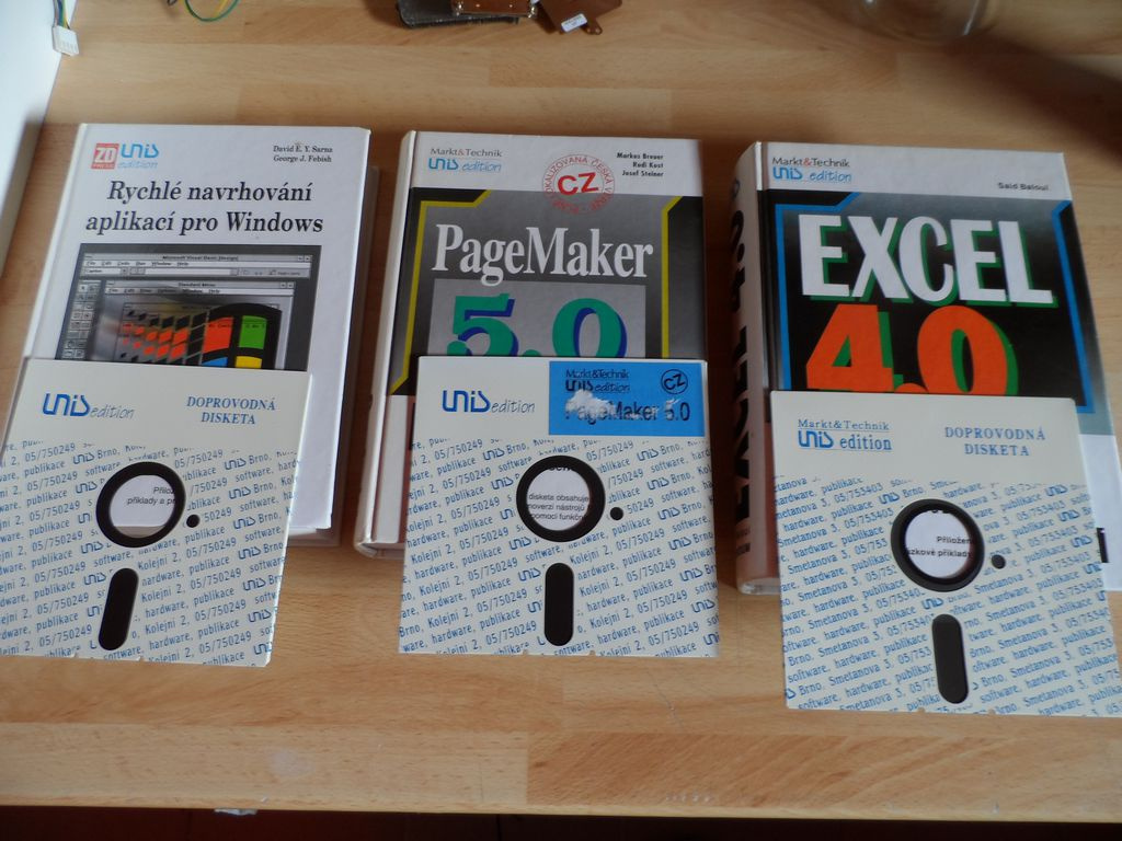 pc knihy 90roky vid.foto niektore su aj s disketami - 3