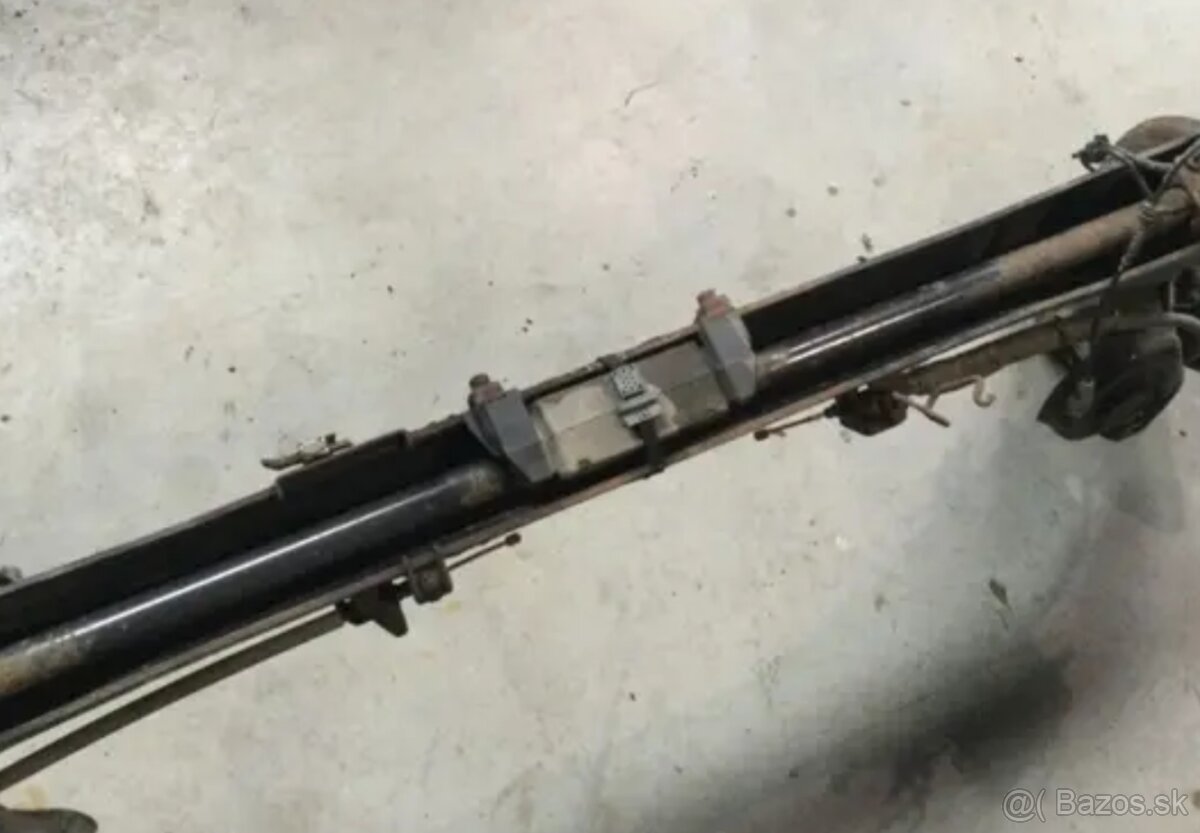 Peugeot 3008 - zadní náprava. Model 2010 - 3