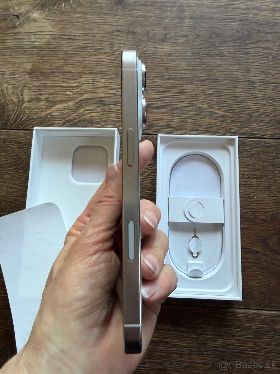 IPhone 16 Pro 256 strieborný - 3